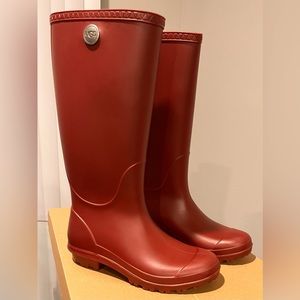 UGG. Style: Shelby Rain boots Color: Garnet Size 5.